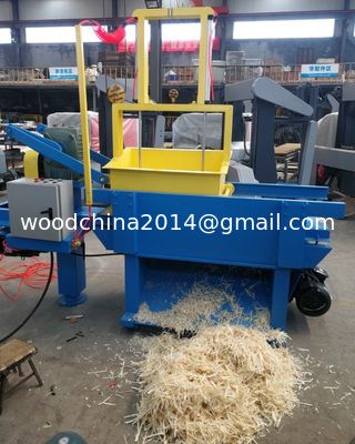 高品質の工業用木製剃毛機 動物家禽 鶏馬用床物