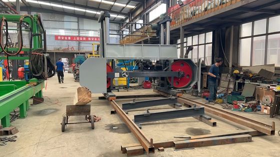 80HP ディーゼルエンジンで動いた重用水平帯のソーミル 木材加工